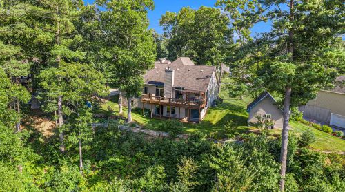 2351 Windy Ridge Dr, Meskegon, MI 49442-1474