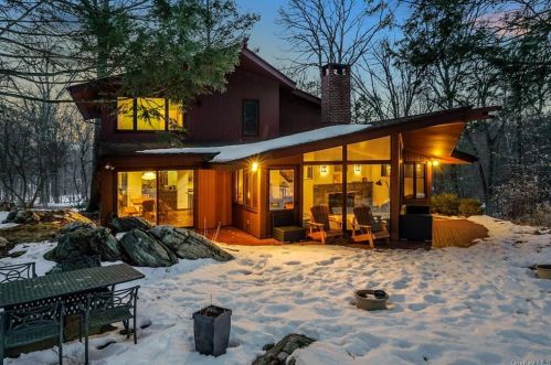 6 Half Mile Rd, Armonk NY exterior