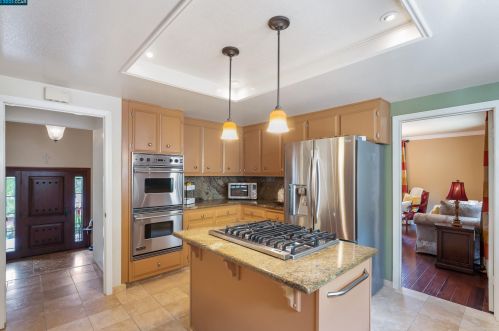 1170 Ridgemont Pl, Concord CA 94521-4831 exterior