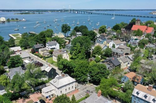 14 2 St, Middletown RI 02840-1545 exterior