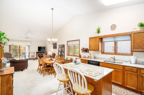 328 Hickory St, Duluth MN 55811-4899 exterior