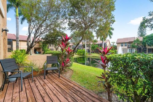 21092 Las Brisas Cir, Boca Raton FL  33433-4820 exterior