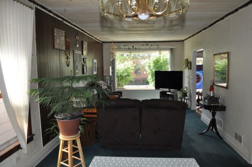 3933 Leavitt St, Chicago, IL 60609-2203