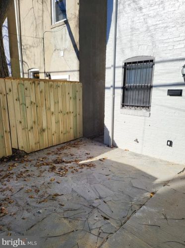 1335 Emerald St, Washington DC 20002-5432 exterior