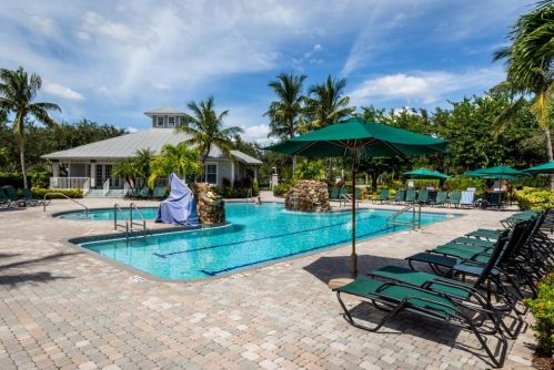 7905 Mahogany Run Ln, Naples FL 34113-1625 exterior