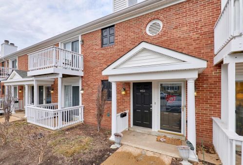 1453 High School Dr, Saint Louis, MO 63144-1124