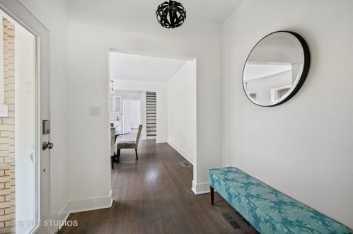 2225 Lunt Ave, Chicago, IL 60645-4817