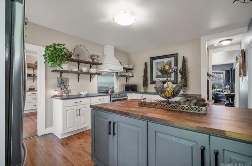 139 Church St, Seymour CT 06483-2503 exterior