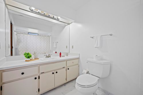 102 Whitmore Dr, Fort Pierce FL 34984-3738 exterior