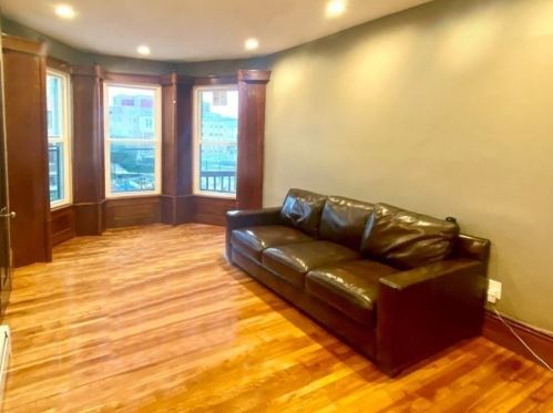 20 Edward St, Worcester MA 01605-3021 exterior