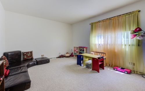 655 Fay Ave, Elmhurst IL 60126-2149 exterior