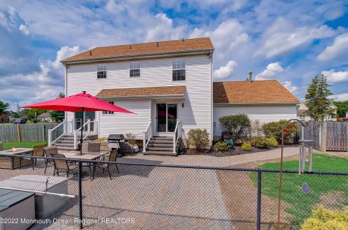 5 Hummingbird Way, Jackson Twp NJ exterior