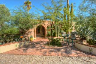 5557 Genematas Dr, Tucson, AZ 85704-5913