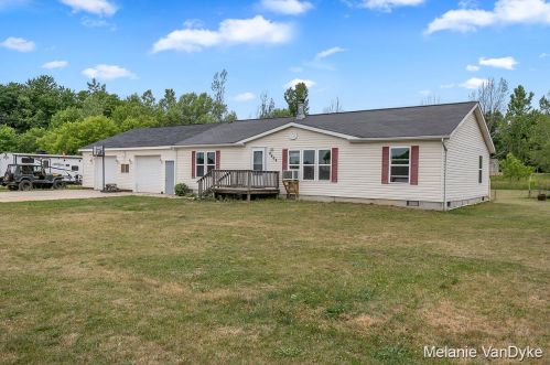 6406 Palmer Rd, Belding, MI 48809-8512