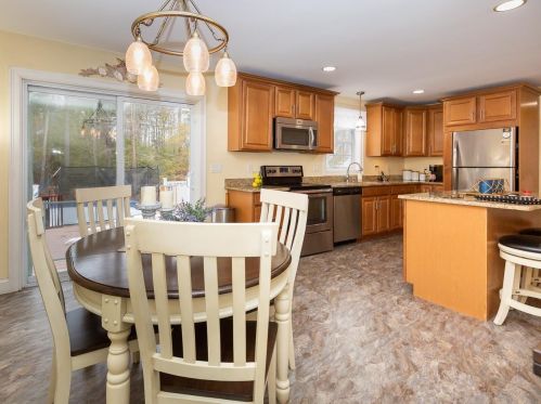 67 Ledge Rd, Seabrook NH 03874-4314 exterior