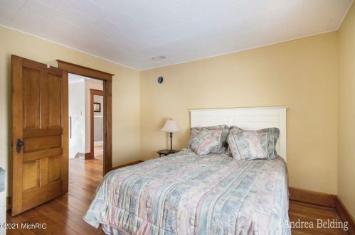 211 Liberty St, Belding MI 48809-1733 exterior