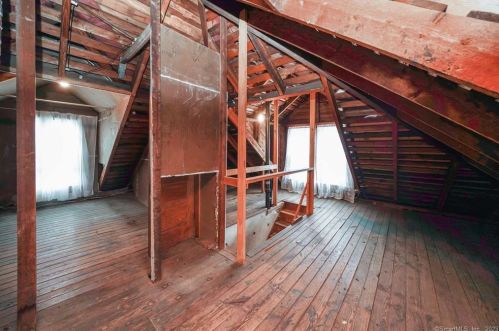 46 Glenwood St, Manchester CT  06040-6142 exterior