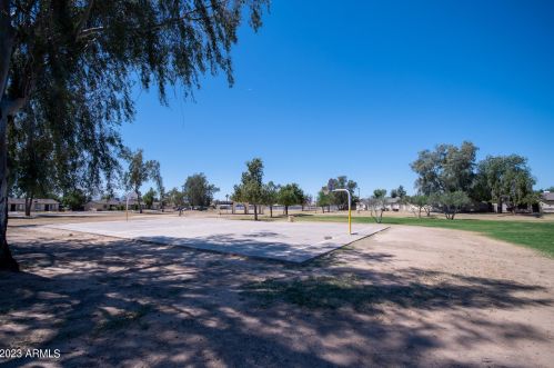 3351 69th Dr, Phoenix AZ  85033-5100 exterior