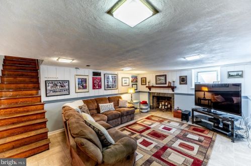 5 Lexington Ave, Pittsburgh PA 15215-3218 exterior