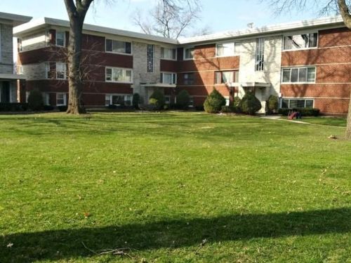 6858 Lode Dr, Worth, IL 60482-1340