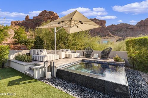 5841 Echo Canyon Cir, Phoenix AZ 85018-1243 exterior