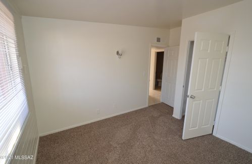 372 Corona Rd, Tucson AZ 85746-8809 exterior