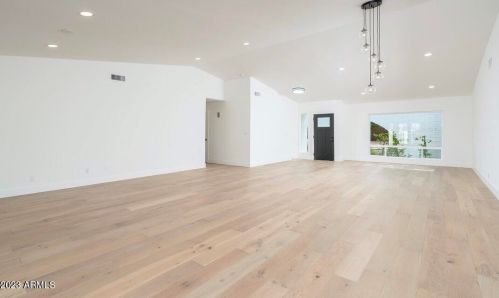 2316 Desert Cove Ave, Phoenix AZ  85028-2411 exterior