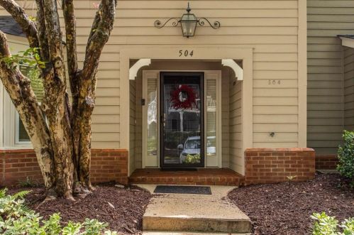 504 Bainbridge Dr, Atlanta, GA 30327-4273