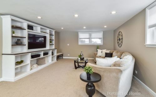 818 Saylor Ave, Elmhurst IL 60126-3827 exterior