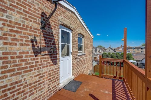 5527 Kilbourn Ave, Chicago IL 60646-5937 exterior