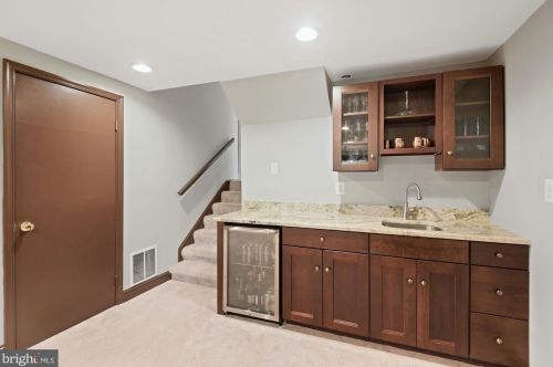 7701 Midday Ln, Alexandria VA 22306-2522 exterior