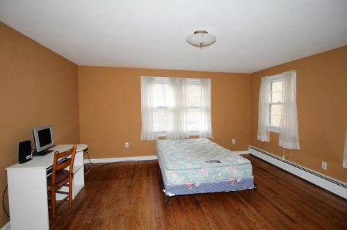 1007 Delafield Rd, Pittsburgh PA 15215-3204 exterior