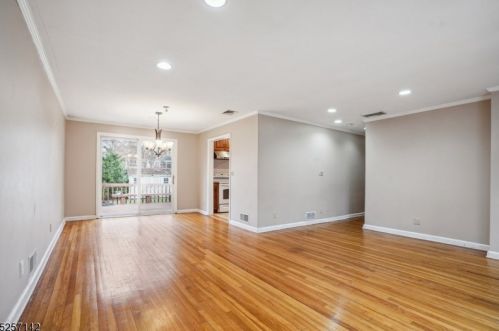 10 Macopin Dr, Livingston NJ  07039-2913 exterior