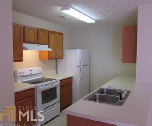 2280 Strathmoor Manor Dr, Lithonia GA  30058-2614 exterior