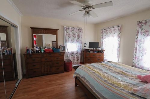 323 Oak St, New Britain CT 06051-1213 exterior