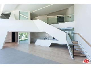 7877 Mulholland Dr, Los Angeles CA  90046-1222 exterior