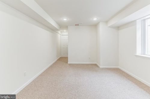 1010 West Ave, New Castle DE 19720-6233 exterior