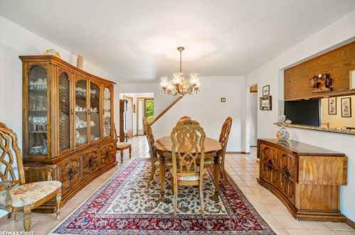 45985 Mdw Cir, Macomb Township MI 48044-3936 exterior