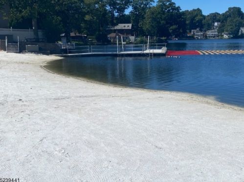 38 Highwood Rd, Parsippany NJ 07834-3202 exterior