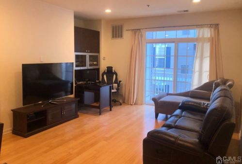 2121 Edward Stec Blvd, Edison NJ  08837-7009 exterior