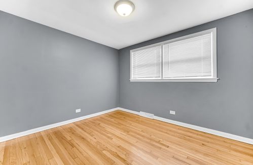 9020 Woodlawn, Chicago IL 60619-7923 exterior