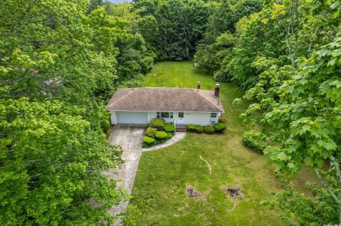 1160 Carlls Straight Path, Huntington Station NY 11746-8018 exterior