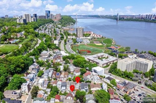 16 Vly Pl, Edgewater NJ 07020-1311 exterior