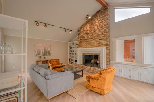 12137 Cross Creek Dr, Dallas TX  75243-4601 exterior