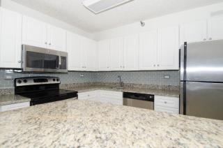 750 Rush St, Chicago IL  60611-2536 exterior