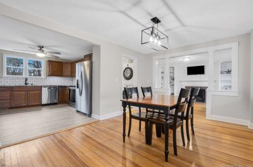 92 West St, Windsor Locks CT  06096-1813 exterior