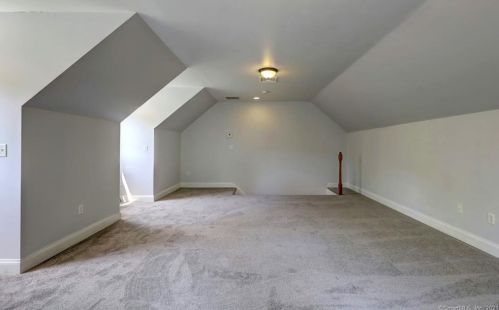 328 Southbury Rd, Roxbury CT 06783-1723 exterior