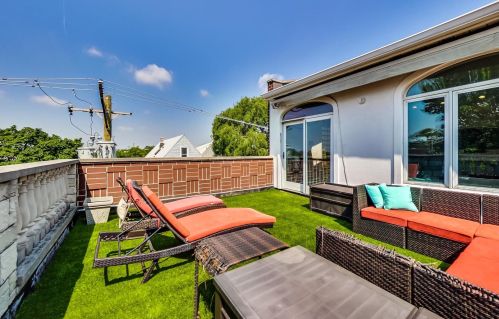 1542 Oakdale Ave, Chicago IL 60657-4024 exterior