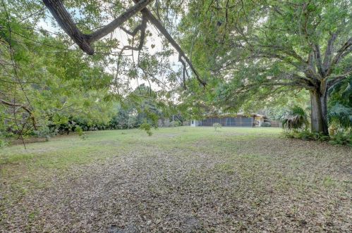 5406 Palmetto Dr, Fort Pierce FL 34982-7481 exterior