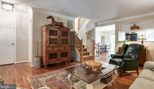 6056 Kestner Cir, Alexandria, VA 22315-4836